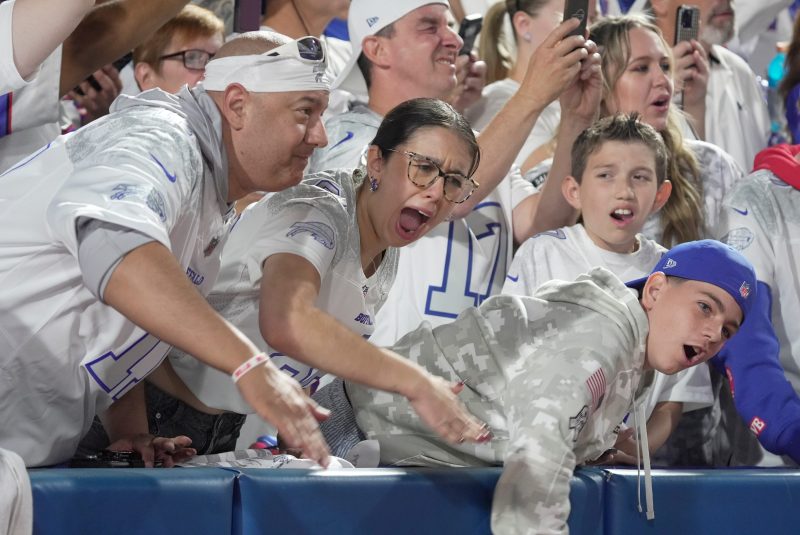 Mike Tirico managed to make a Josh Allen throwaway exciting on ‘SNF’